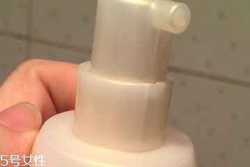 乳液會(huì)堵塞毛孔嗎？乳液會(huì)讓毛孔堵塞嗎？