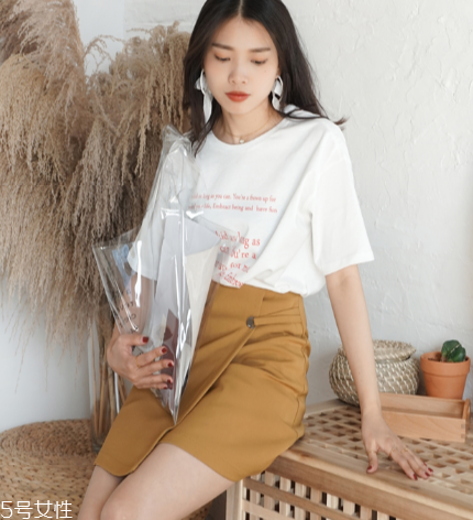 夏天白色t恤怎么搭配？夏季白t搭配竅門