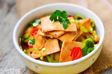 白胡椒是辣椒嗎？白胡椒辣嗎？