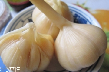 糖醋蒜的腌制方法 糖醋蒜怎么做？