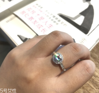 鉆戒是鉑金好還是18k金好？鉆戒買鉑金還是18k金？