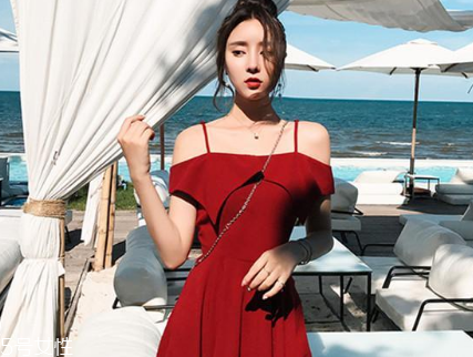 夏天穿什么顏色連衣裙好？夏天適合什么顏色連衣裙？