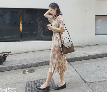 女生去海邊穿什么衣服？海邊度假怎么穿搭顯瘦？