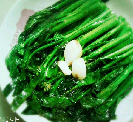 芥蘭炒飯怎么做？雞蛋怎么做成蛋炒飯？