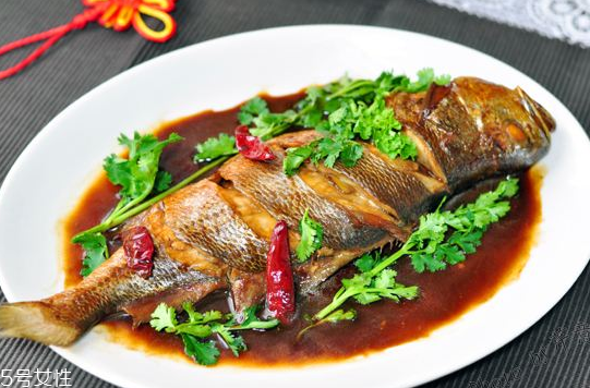 黃花魚為什么都是死的？死黃花魚可以吃嗎？
