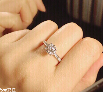 鉆戒和婚戒怎么一起戴？鉆戒和婚戒怎么同時(shí)戴？