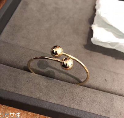 手鐲可以戴兩只手嗎？手鐲可以兩只手同時戴嗎？