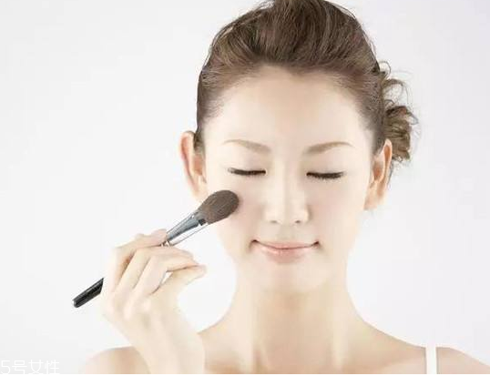 腮紅是刷在哪個(gè)位置？標(biāo)準(zhǔn)腮紅打在什么位置？
