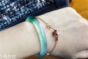 手鐲什么顏色好看？手鐲買哪種顏色好？