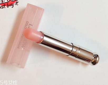唇膏用完里邊怎么打開？唇膏剩一截怎么挖出來？