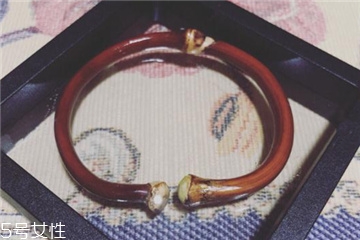 雞血藤手鐲可以碰水嗎？雞血藤手鐲沾水好嗎？