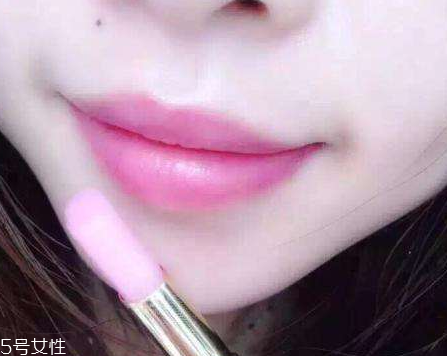 唇膏過敏怎么辦？唇膏過敏癥狀