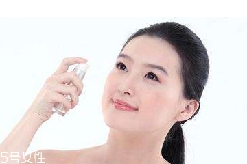 化妝水為什么要拍？化妝水是拍還是抹？