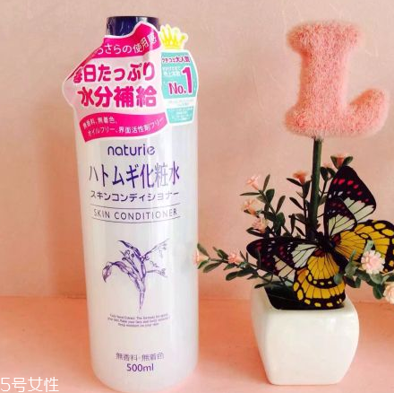 化妝水進(jìn)眼睛怎么辦？化妝水辣眼睛怎么回事？