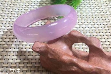 玉髓手鐲什么顏色好？玉髓手鐲顏色推薦
