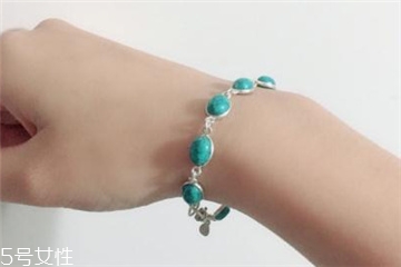 綠松石發(fā)黃怎么回事？綠松石手串發(fā)黃了怎么處理？