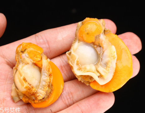 扇貝肉哪里不能吃？扇貝的月牙紅可以吃嗎？