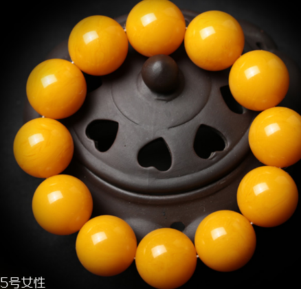 蜜蠟手串可以沾水嗎？蜜蠟手串能碰水嗎？