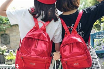 20歲女生背什么包？20多歲女生適合什么包包？