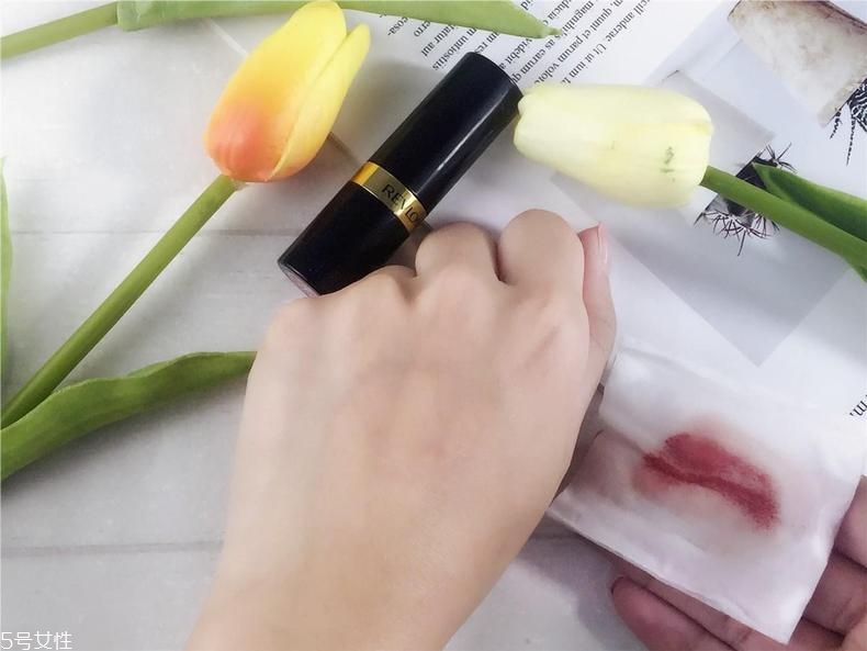 露華濃525是什么色？露華濃525適合黃皮嗎？
