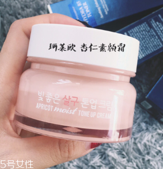 長(zhǎng)期用素顏霜會(huì)變黑嗎？長(zhǎng)期用素顏霜的后果