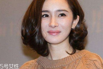 燙發(fā)能拉直嗎？燙發(fā)變直的方法