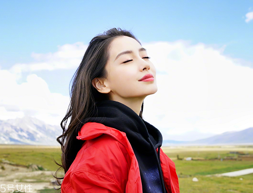 燙發(fā)一般多少錢？燙發(fā)價(jià)位防被坑指南