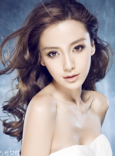 燙發(fā)不染色好看嗎？只燙不染也能美美的