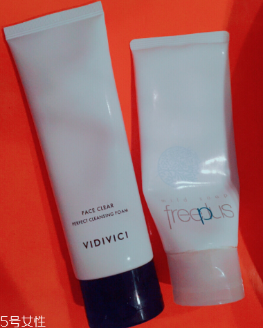 vidivici和芙麗芳絲哪個好？vidivici和芙麗芳絲洗面奶比較
