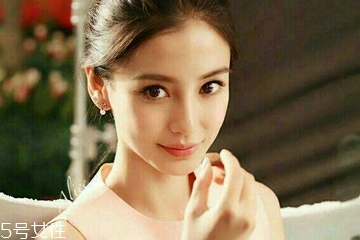 染發(fā)會(huì)使頭發(fā)變白嗎？頭發(fā)變白不是染發(fā)的鍋