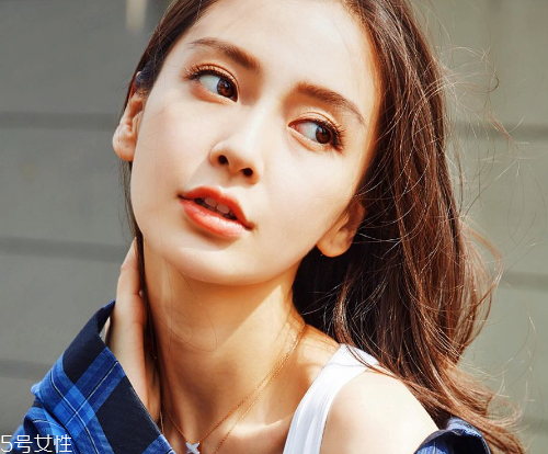 染發(fā)會(huì)使頭發(fā)變白嗎？頭發(fā)變白不是染發(fā)的鍋