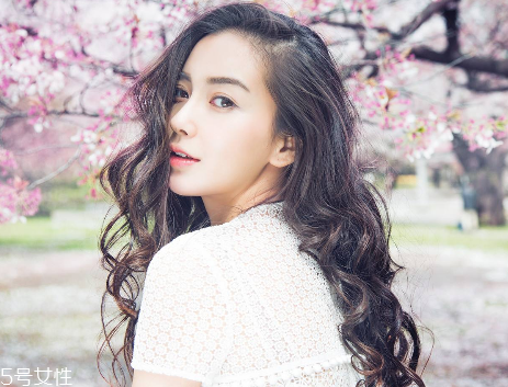 染發(fā)會(huì)使頭發(fā)變白嗎？頭發(fā)變白不是染發(fā)的鍋