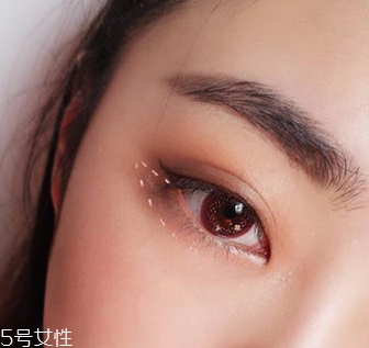 下眼影怎么畫顯眼睛大？眼睛變大2倍的下眼影畫法