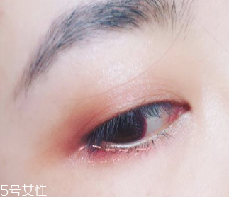 下眼影怎么畫顯眼睛大？眼睛變大2倍的下眼影畫法
