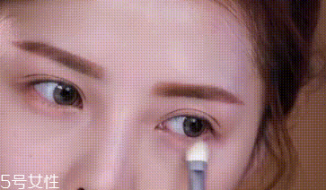 下眼影顯臟怎么辦？下眼影怎么畫不突兀？