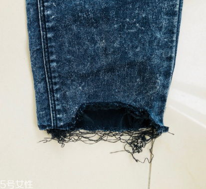 舊牛仔褲怎么改好看？只需幾步立馬變身時(shí)尚褲子