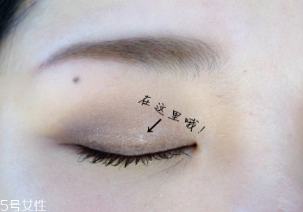 蕾絲雙眼皮貼撐不起來(lái)怎么辦 做一枚大眼萌妹
