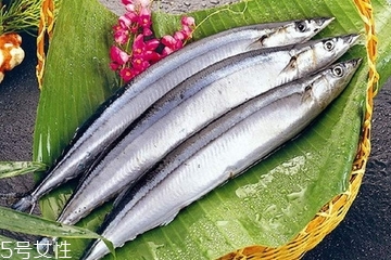 秋刀魚(yú)為什么放檸檬 去腥味調(diào)味