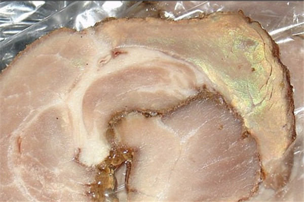 買回來(lái)的豬肉切開發(fā)綠發(fā)黃是怎么回事