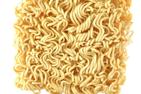 方便面是誰發(fā)明的？買方便面注意看保質(zhì)期