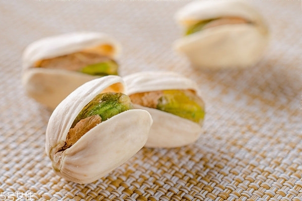 開(kāi)心果為什么會(huì)開(kāi)口 有兩個(gè)可能