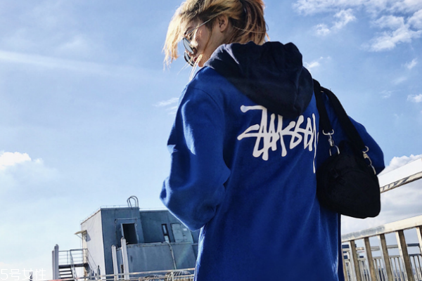 stussy是哪個(gè)國(guó)家的 年輕人都愛它