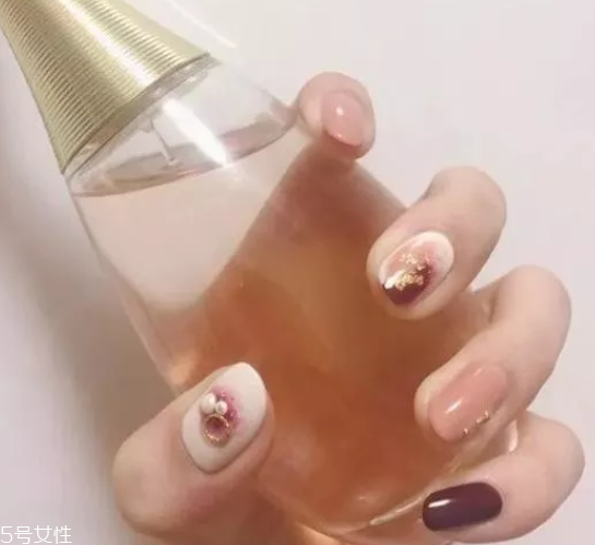 紅色純色美甲搭配圖片 這幾款氣質(zhì)爆棚韻味無(wú)窮