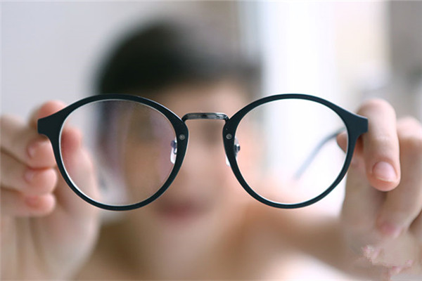 如何有效控制近視？視光師護眼4重點