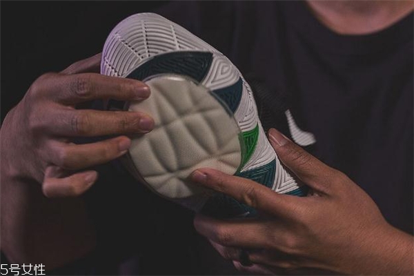 耐克歐文5開箱測(cè)評(píng) 你從未見過的全新氣墊