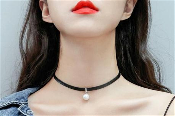 現(xiàn)在流行戴什么項(xiàng)鏈 時(shí)髦女生都愛(ài)它