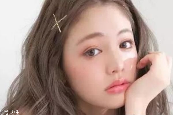 圣誕日常妝怎么畫(huà) 圣誕妝容教程