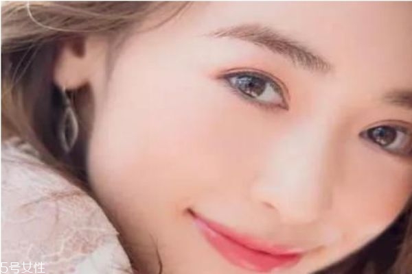 圣誕日常妝怎么畫(huà) 圣誕妝容教程