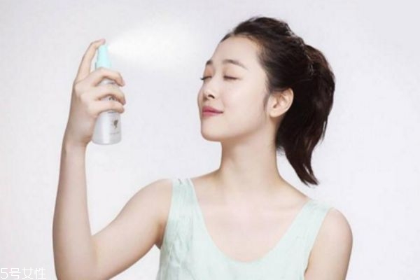 皮膚補(bǔ)水最好的方法 皮膚補(bǔ)水的幾個小妙招