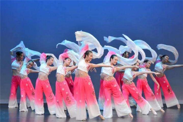 學(xué)中國(guó)舞的最佳年齡 建議從小開始